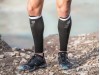 Compressport R2V2 Black – kompresijski nogavčki za meča