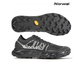 NNormal Brut Black unisex trail copat za blato in mehko podlago črn Kilian Jornet race trail teki